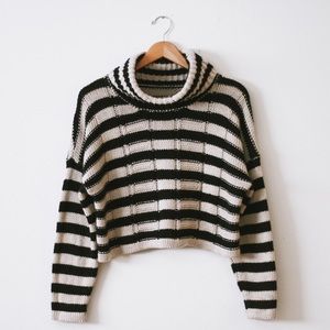 STRIPE CROP KNIT SWEATER